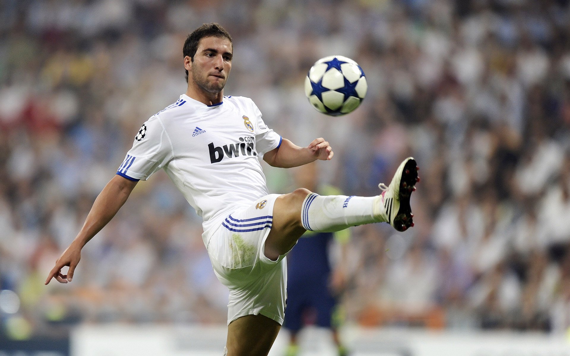 星空体育全站app-【“未来会是机器人裁判吗？”】科技变革带来无限想象空间！